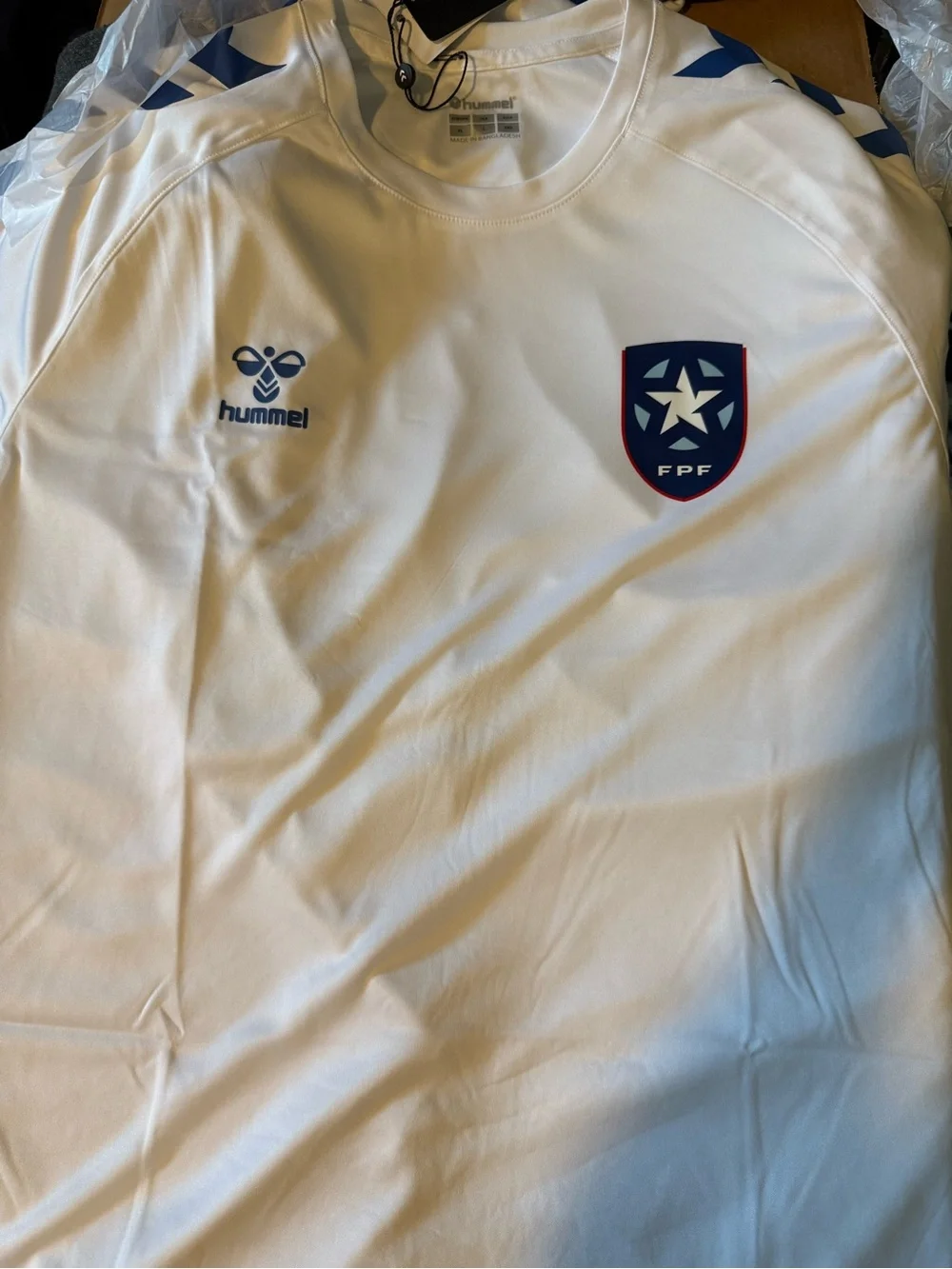 Large White Puerto Rico Hummel Soccer Jersey w/chevron royal blue sleeves